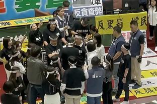 称霸内线！波尔津吉斯18中9&14罚全中轰34分11板 中投杀死比赛